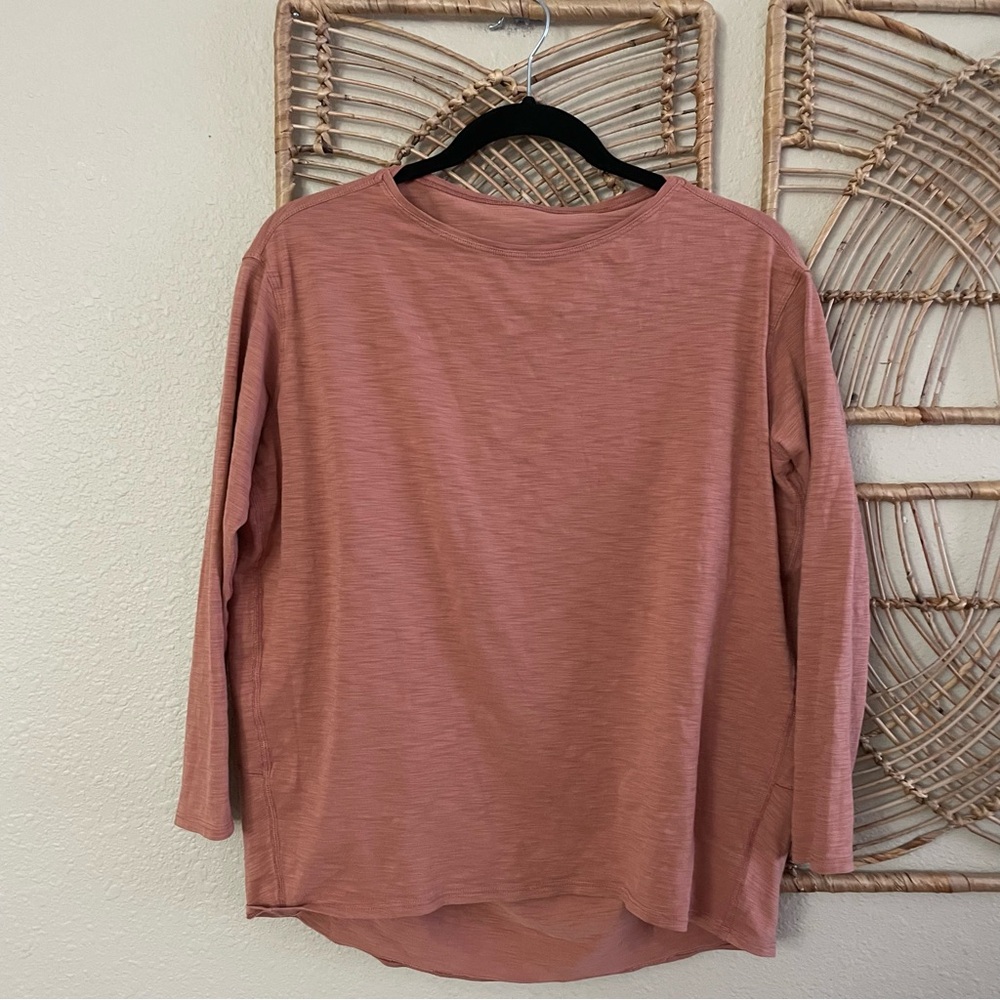 Lululemon Back In Action in Desert Sun